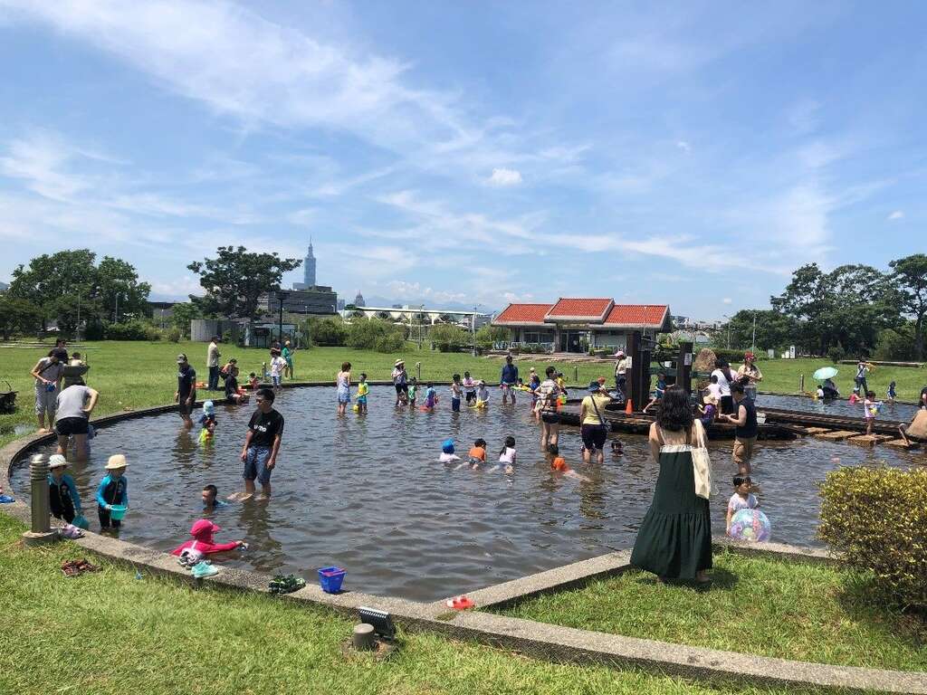 內湖運動公園親水池免費開ＦＵＮ至9月30日！