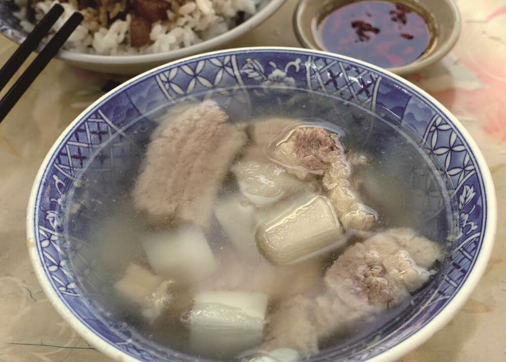 保安街49巷17號前「原汁排骨」攤之排骨湯
