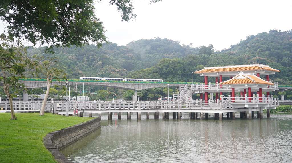 大湖公园站旁景色