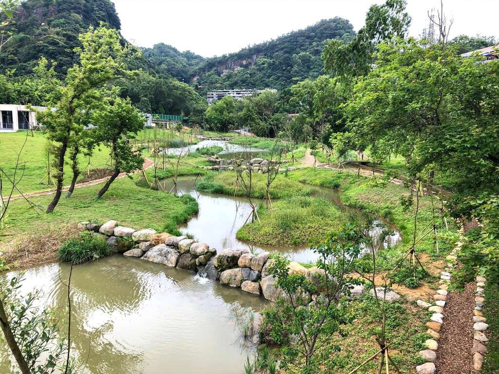 永春陂湿地公园依山傍水美景