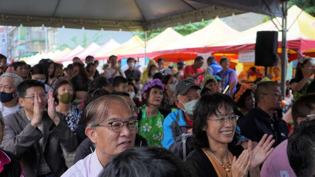 当地民众参与的盛况