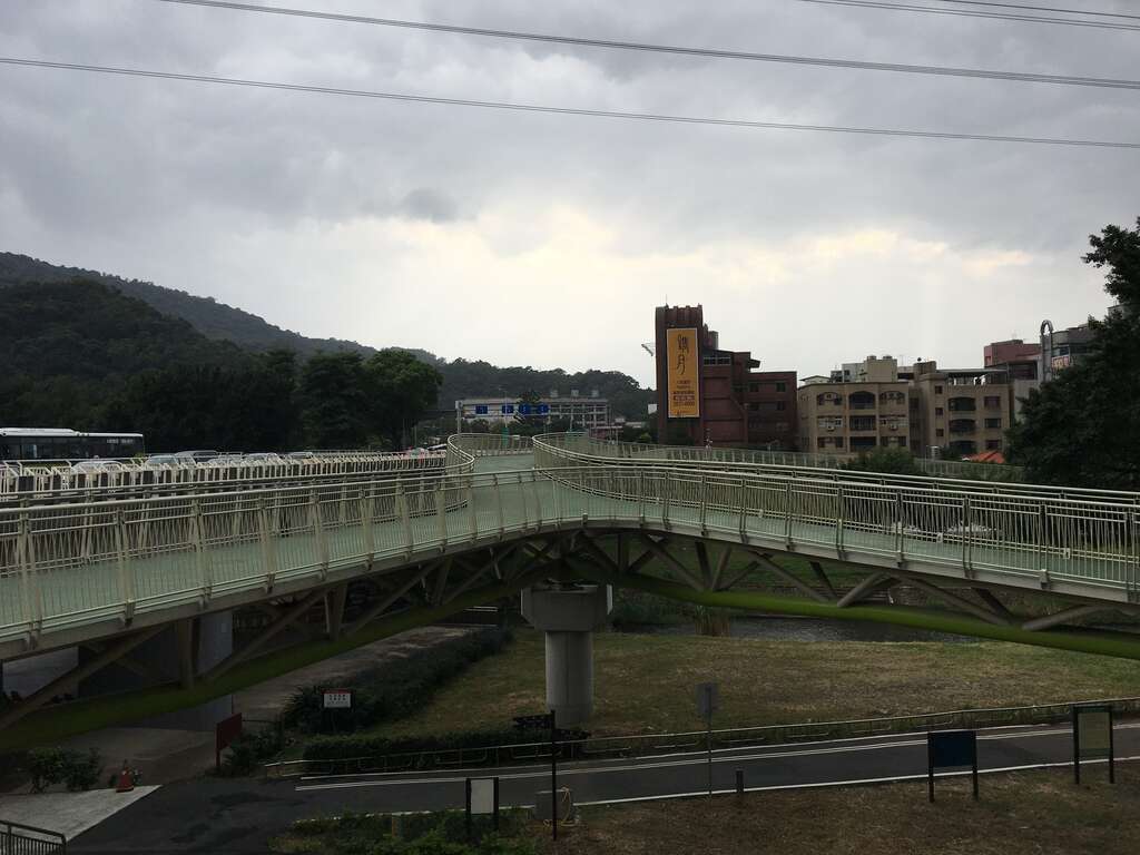 新设景观桥日间照片3(由右岸往左岸看)
