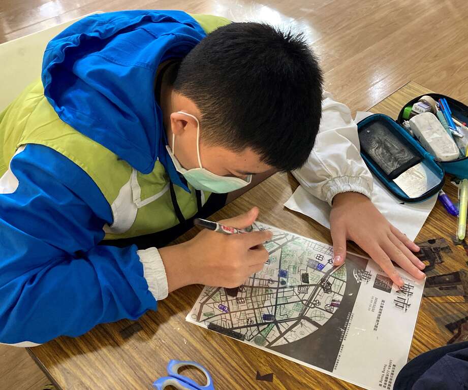學員利用照片繪製出獨一無二的臺北城南地圖。
