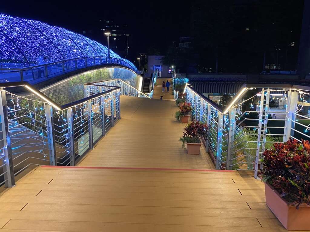 心中山線形公園聖誕燈海階梯