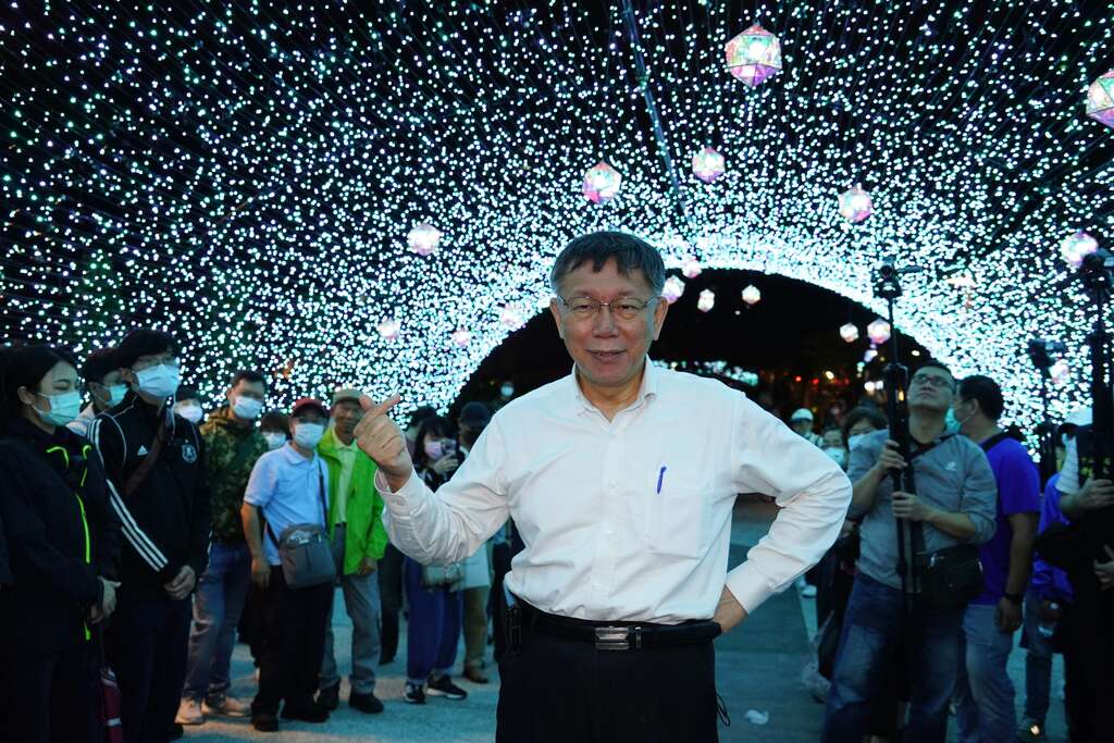 出口音乐节-市长手比爱心_刘佳雯摄_爵士广场
