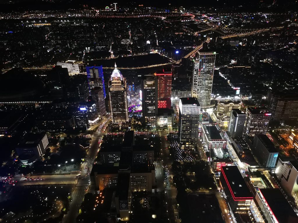 台北外宿節單身趴選在台北101的88樓舉辦，高空夜景增添浪漫氛圍。