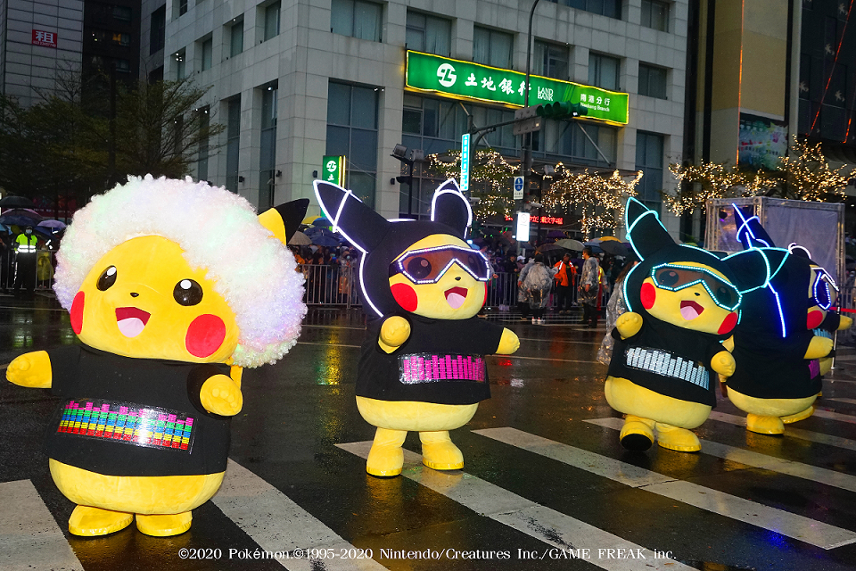 2020台北燈節轉洞台北大遊行最具人氣明星皮卡丘,由首次以爆炸頭造型並會發光特別版的