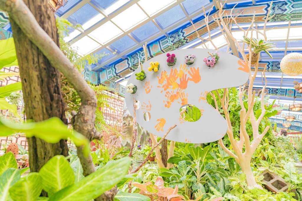 「童畫」呈現花與畫的童趣展演