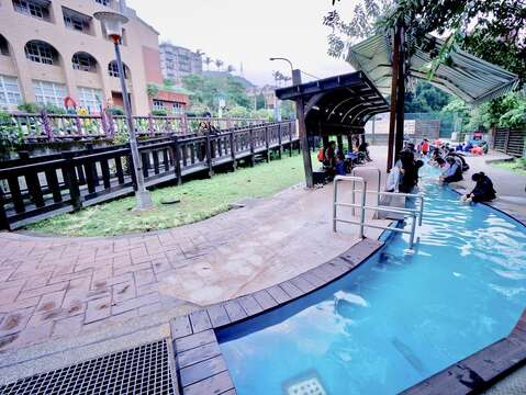 New Visitor Control Measures Take Effect at Beitou Hot Spring Foot Spa Pool