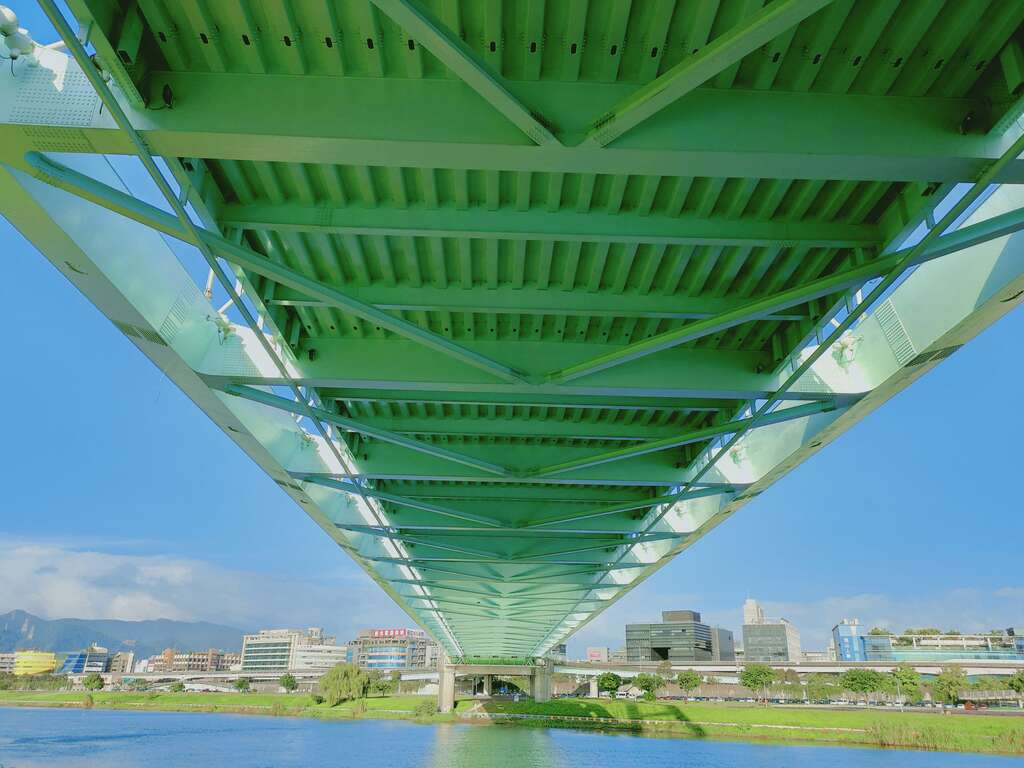 麥帥二橋鋼構油漆防蝕塗裝改善工程施工後照片-主橋段