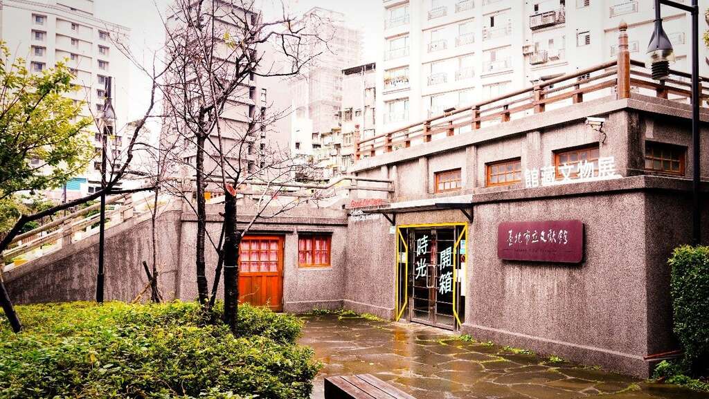 「本堂」僅剩臺座，當時的廟堂雄偉建築已不復見，現今臺座部分由臺北市文獻會進駐。