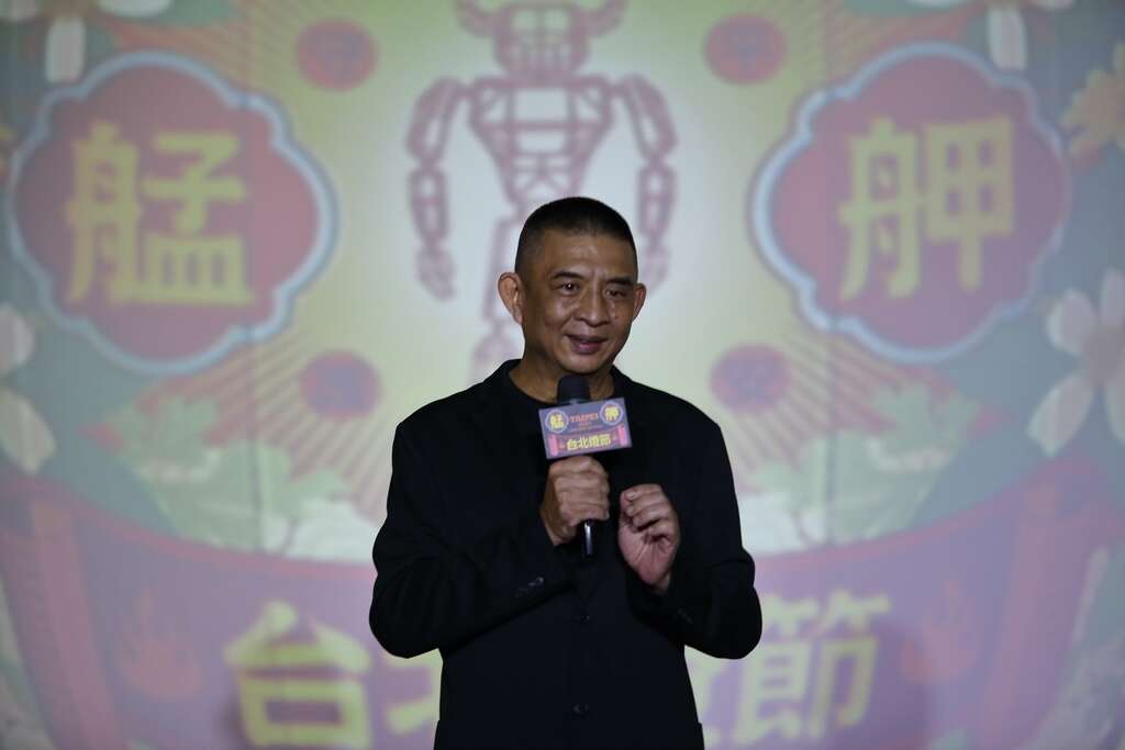策展艺术家李明道Akibo老师介绍2021台北灯节主视觉设计概念（台北市观光传播局提供）