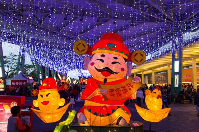 祈福燈區神明現身，祈求新年好運旺旺來。（圖／台北市民政局提供）.jpg
