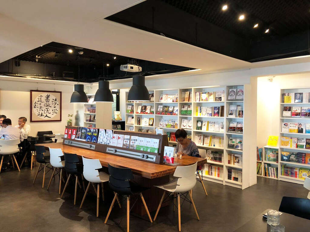台北有许多复合式的艺文空间，提供个人品牌创作者举办活动、演讲或观察社会趋势的场域。（图／93巷人文空间） (2)