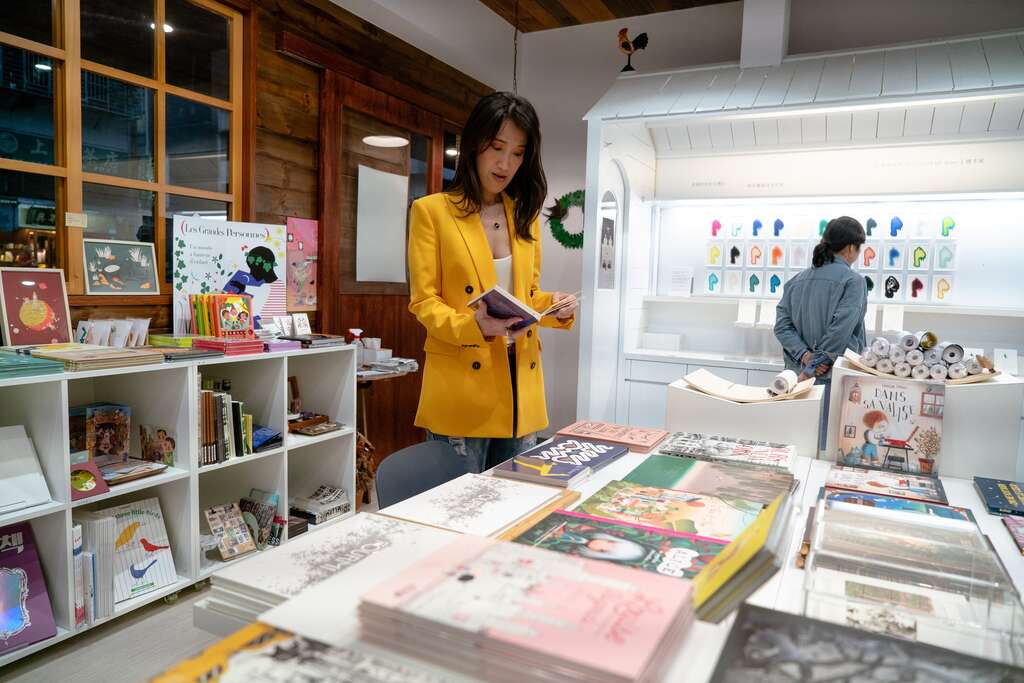 「童里绘本洋行」以童书与版画相关展览构筑的空间，让人流连忘返。（图／吴卡密）