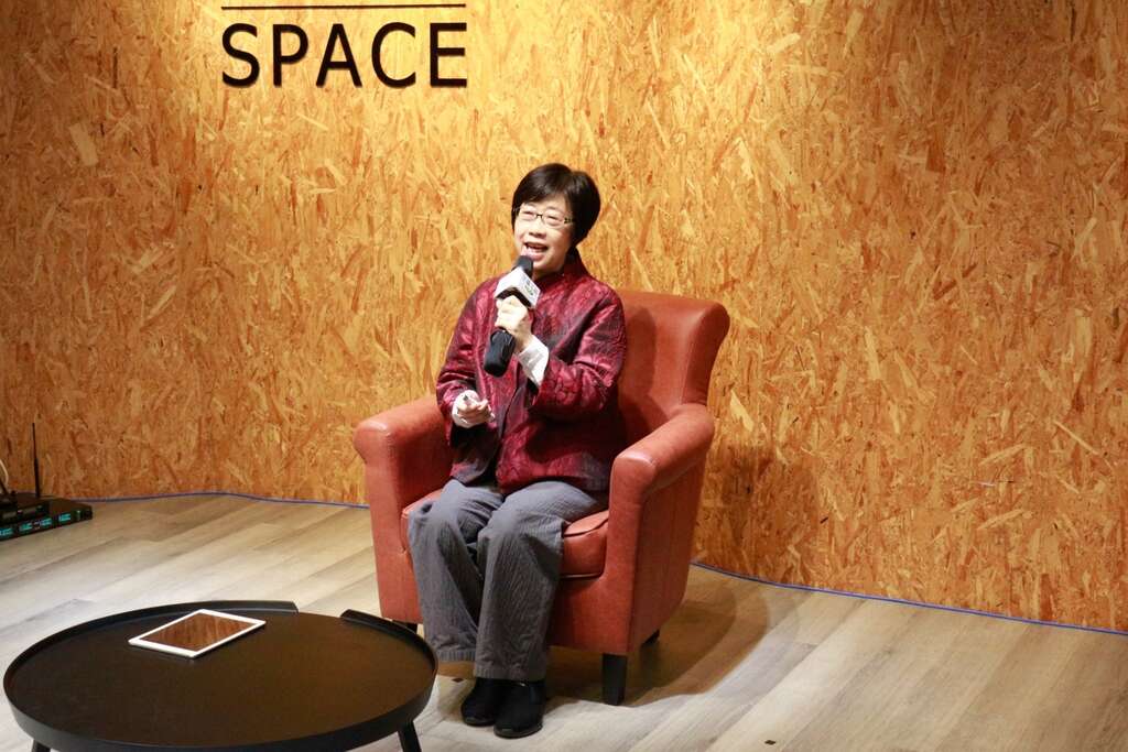 「CSRone 永续智库」创办人严德芬透过讲座与产业报告出版，协助许多民间企业推行CSR 策略。（图／CSRone 永续智库）