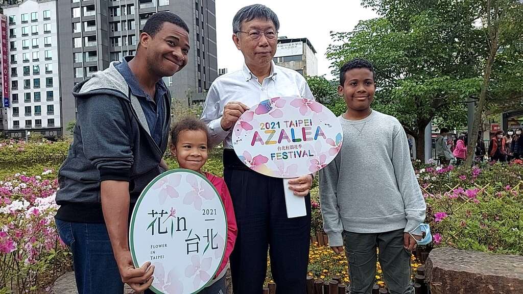台北杜鹃花季外国朋友也来参加