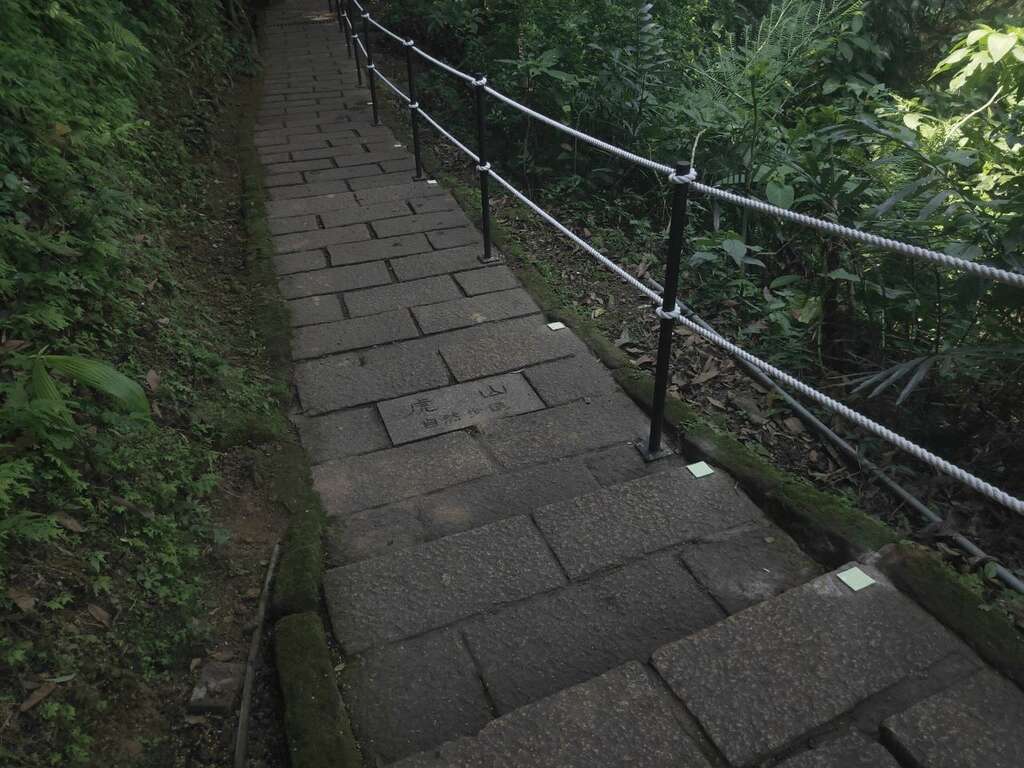 绳索栏杆及萤光地贴