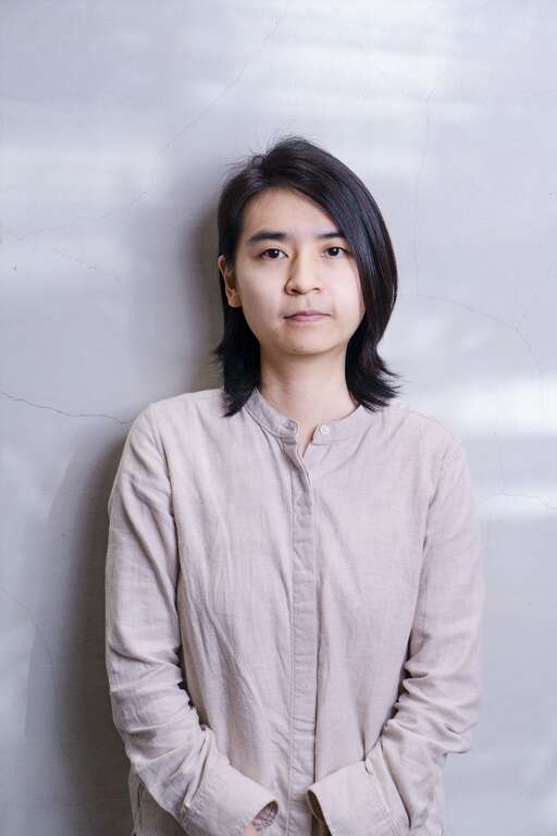 萧芸安，创作领域涵盖词曲创作、剧场音乐设计、影像配乐及声音艺术等跨界项目，近年致力於各地声景的采集与推广工作。（摄影／颜涵正）