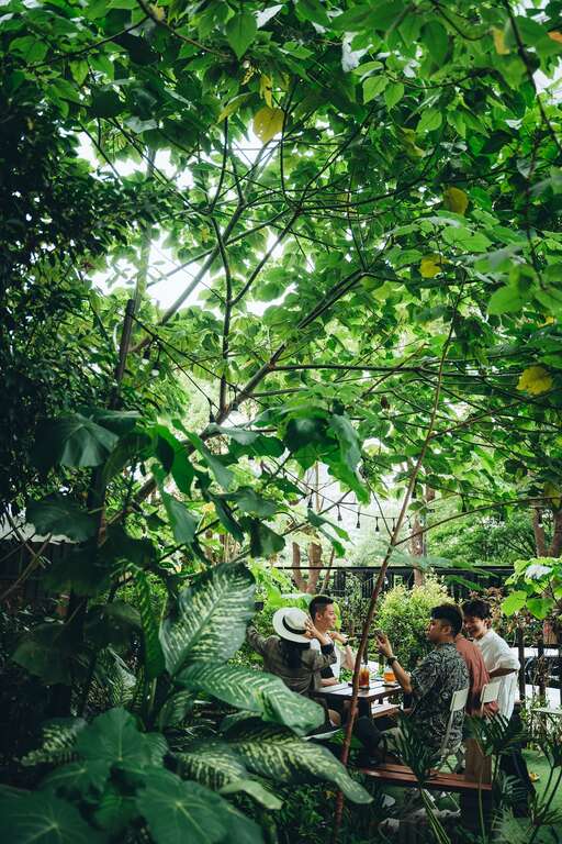 時下流行的植物系咖啡廳，讓人身在都市卻有置身大自然的氛圍。（攝影／張晋瑞）