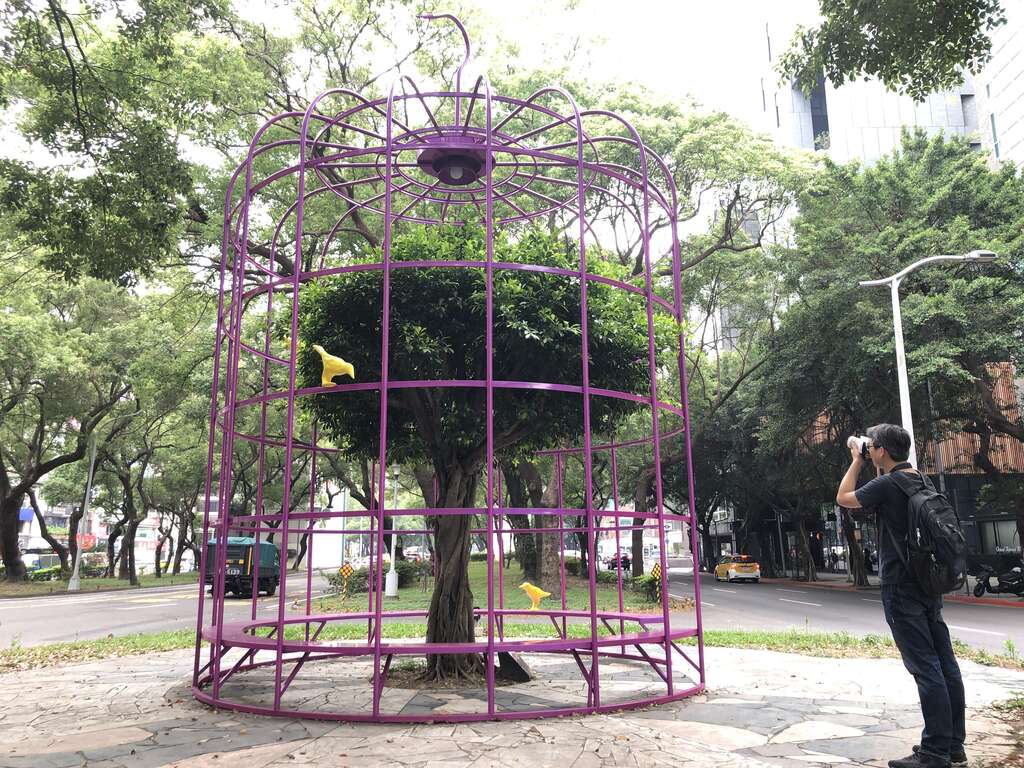 敦化藝術通廊公共藝術「鳥籠外的花園」