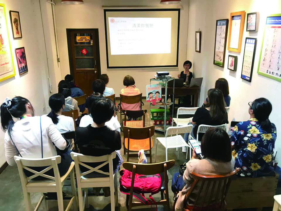 Corinne 舉辦各種寵物講座，推廣寵物課程的重要性。（攝影／林冠良）