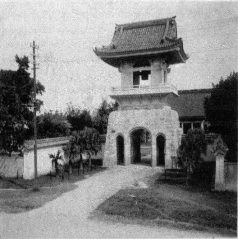 曹洞宗大本山臺灣別院鐘樓昭和元年(西元1926年)開始興建，至昭和5年(西元1930年)4月竣工。(照片來源：國家文化資料庫／識別號0006437039)