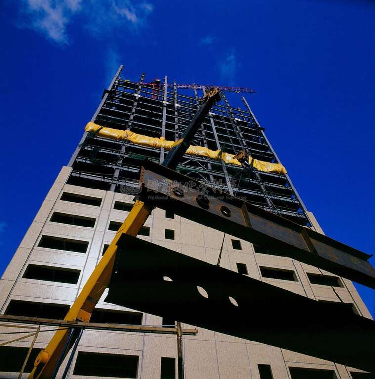 1982年完工的台電公司總管理處大樓曾是臺1980年代第一高樓(照片來源：國家文化資料庫)。