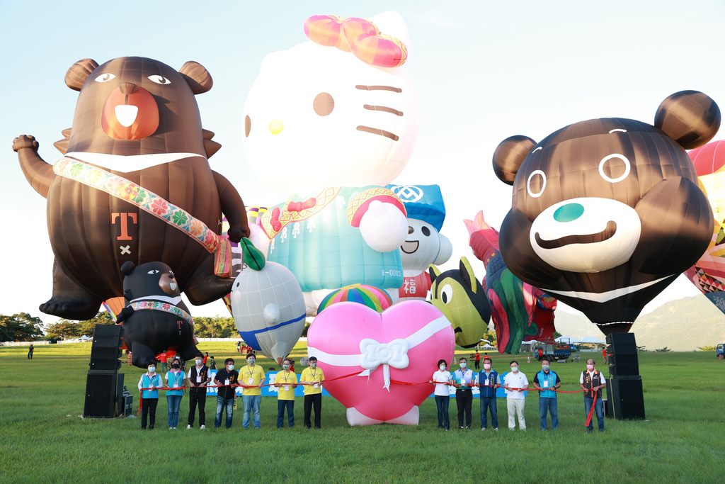 圖5 臺北熊讚熱氣球於臺東國際熱氣球嘉年華首航Bravo x Hello Kitty全場最吸睛組合