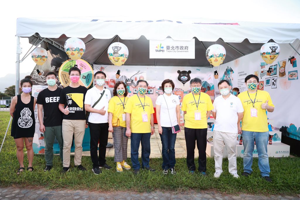 图3 观传局搭配热气球嘉年华现场活动，打造「你所未见的台北」主题馆，邀请台北优质店家一起参加，贩售台北联名商品及超夯主题游程