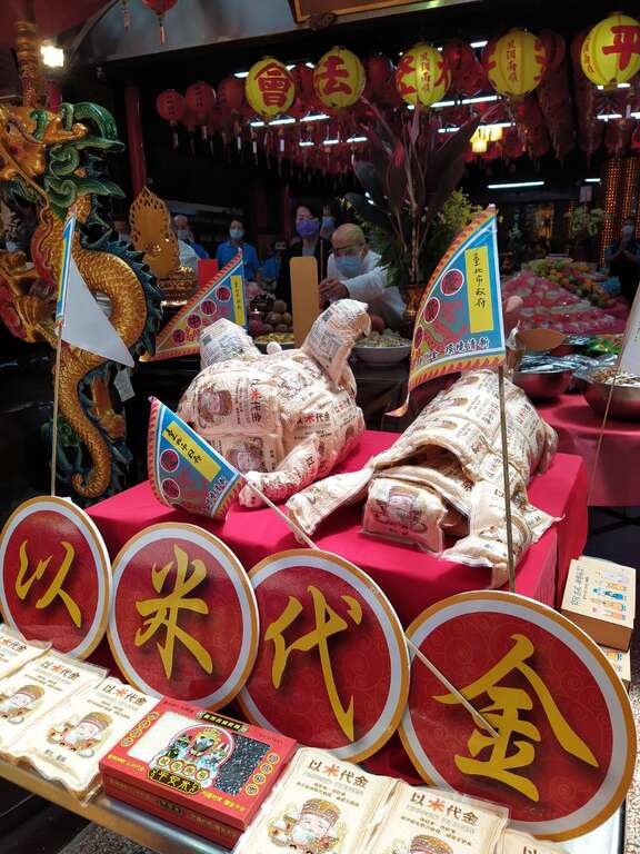 City God Temple Holds Ghost Festival Pudu, Replaces Joss Paper with Rice Offering