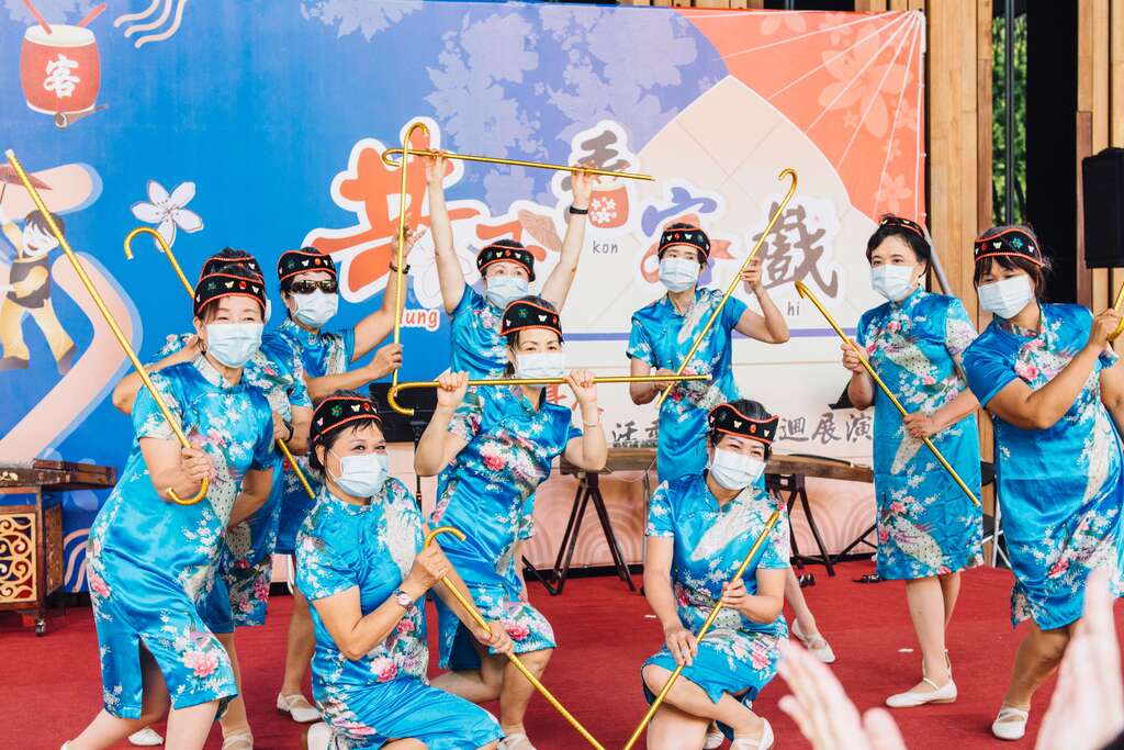 客家长青会油桐花舞蹈班表演