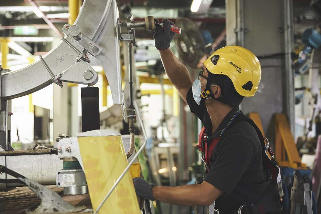 維修人員24 小時輪流巡檢、維護、修繕，使貓空纜車擁有絕佳的安全性。（攝影／黃政達）