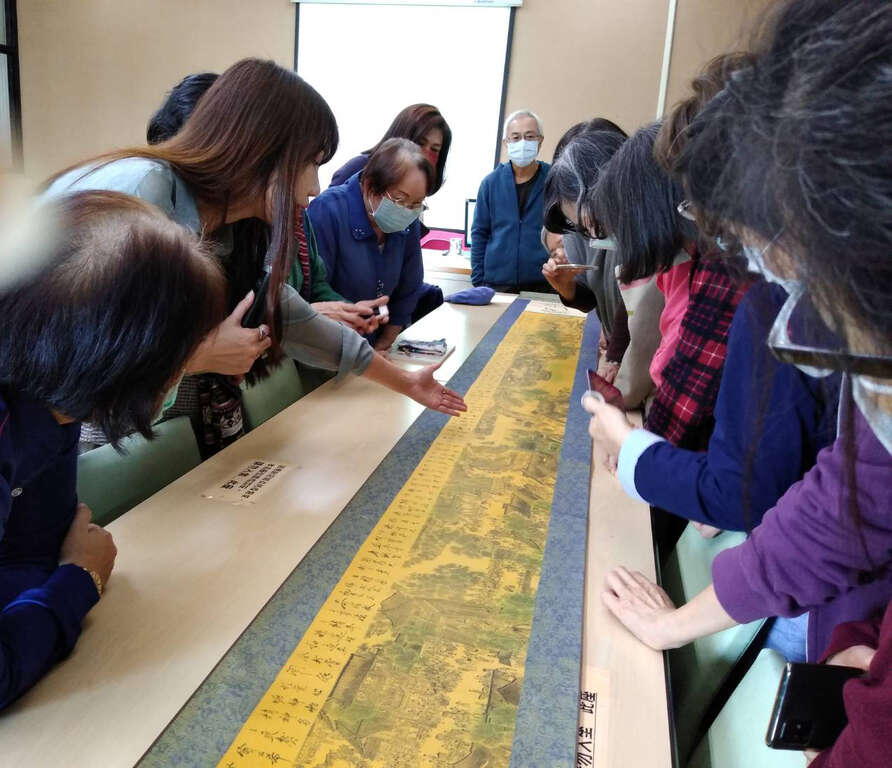 台北市乐龄学习示范中心提供玲琅满目的学习资源，真是乐龄幸福城市2_裁