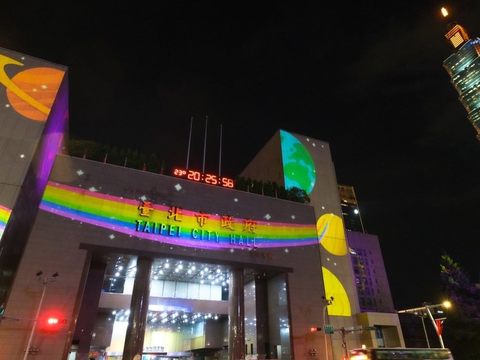 今年的Color Taipei彩虹光雕秀自10月28日-11月6日於台北市府前精彩演出，欢迎有兴趣的朋友前来观赏