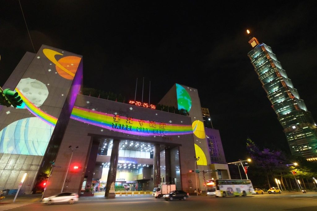 今年的Color Taipei彩虹光雕秀自10月28日-11月6日於台北市府前精彩演出，歡迎有興趣的朋友前來觀賞