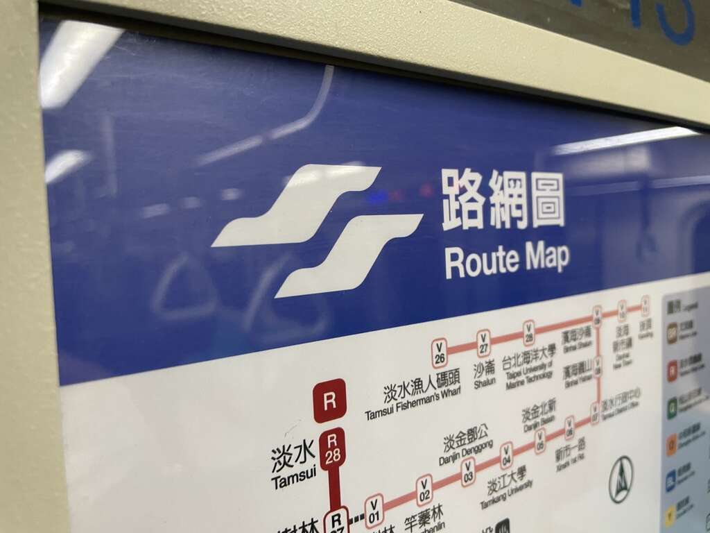 台北捷运的新识别以更简练的设计呈现，在不同载体呈现，都能「一目了然」。（摄影／蔡耀徵）
