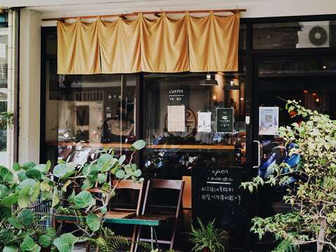 巷子里的咖啡店(台北画刊110年11月)