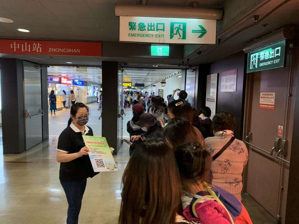 大排长龙的人潮