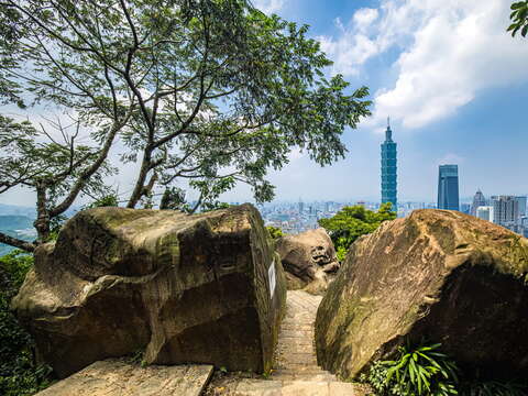 Nangang Mountain System: Xiangshan (Mt. Elephant) Hiking Trail