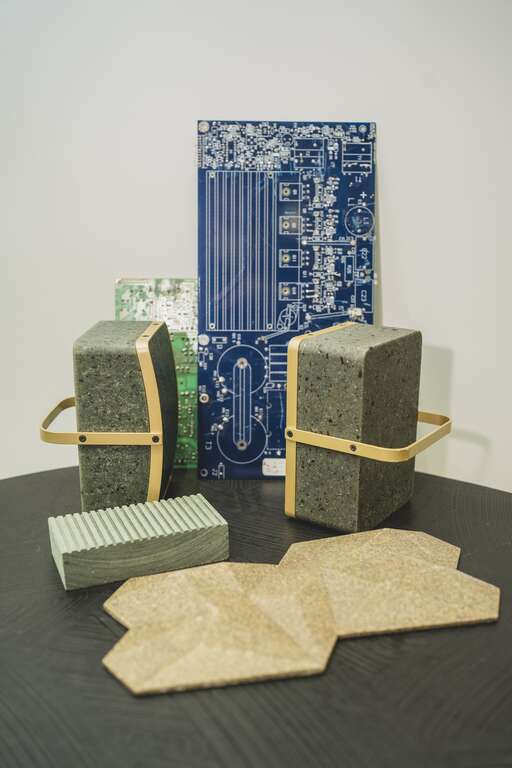REnato lab 善用废弃的电路板，不仅提供新的建材选择，也降低了环境负担。（摄影／陈志诚）
