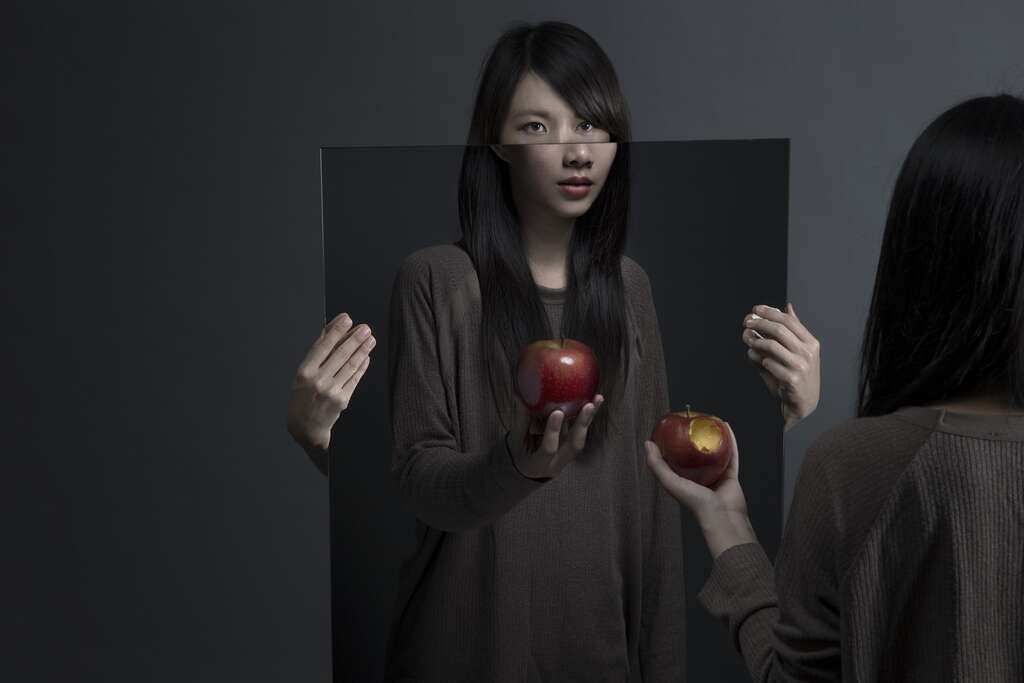王宗欣策畫「Super Fake 超級假數位藝術展」，探討在過度包裝的社會，產生哪些「超級假」的荒謬幻象。（圖／王宗欣）