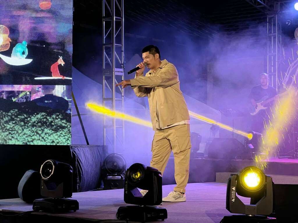 Leo王開幕演出