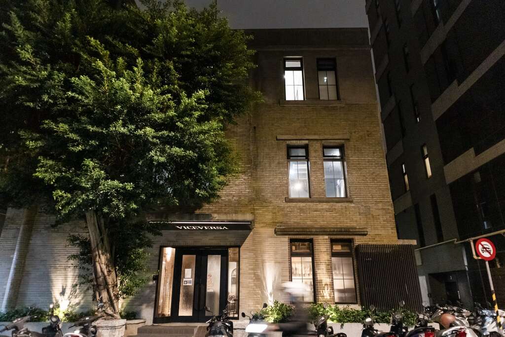 廈川玖肆以手工打造八千餘片面磚，保留歷史建築完整原貌