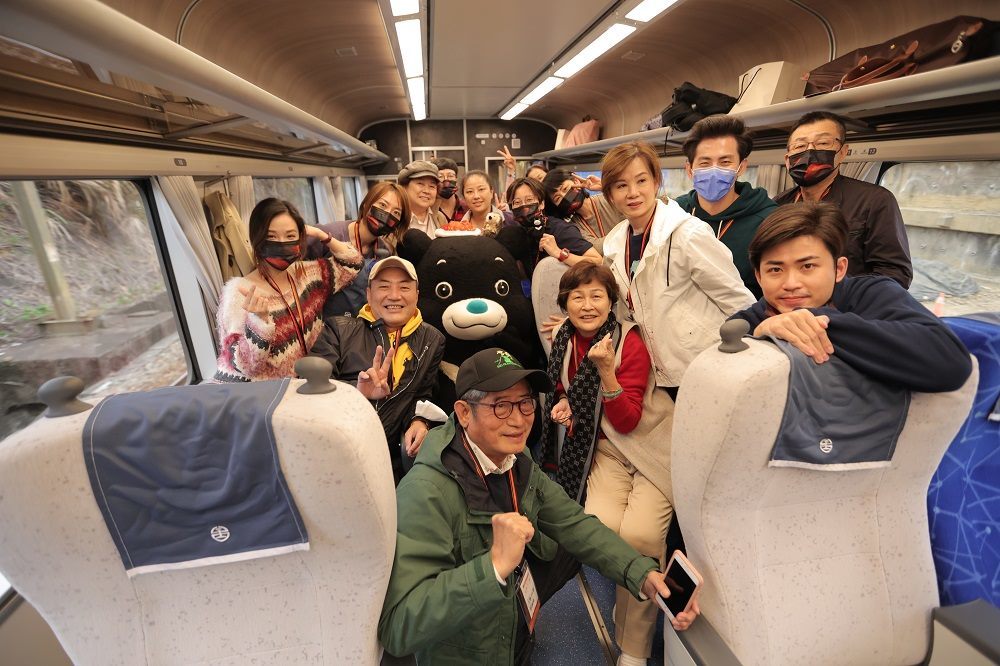熊讚列車長驚喜現身鳴日號,帶給全車旅客難忘經驗