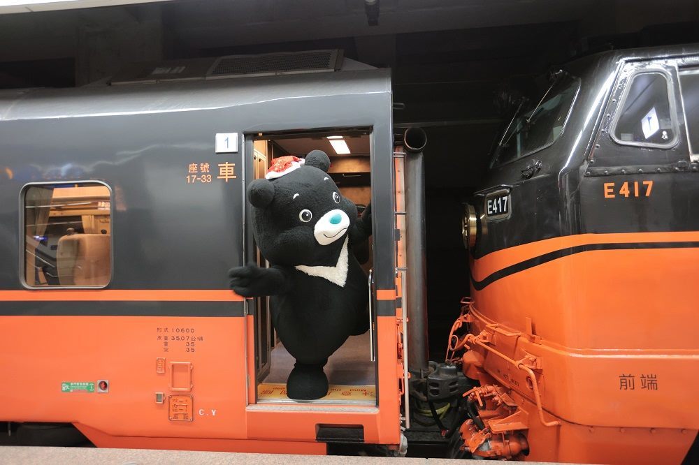 觀傳局與雄獅合作「臺北x鳴日號」遊程,由吉祥物熊讚Bravo擔任一日列車長