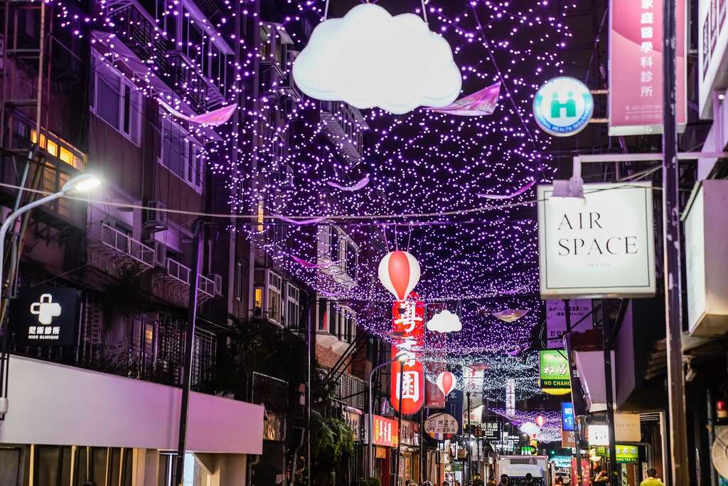 敦化南路一段190巷「戀愛甜蜜風箏」燈飾