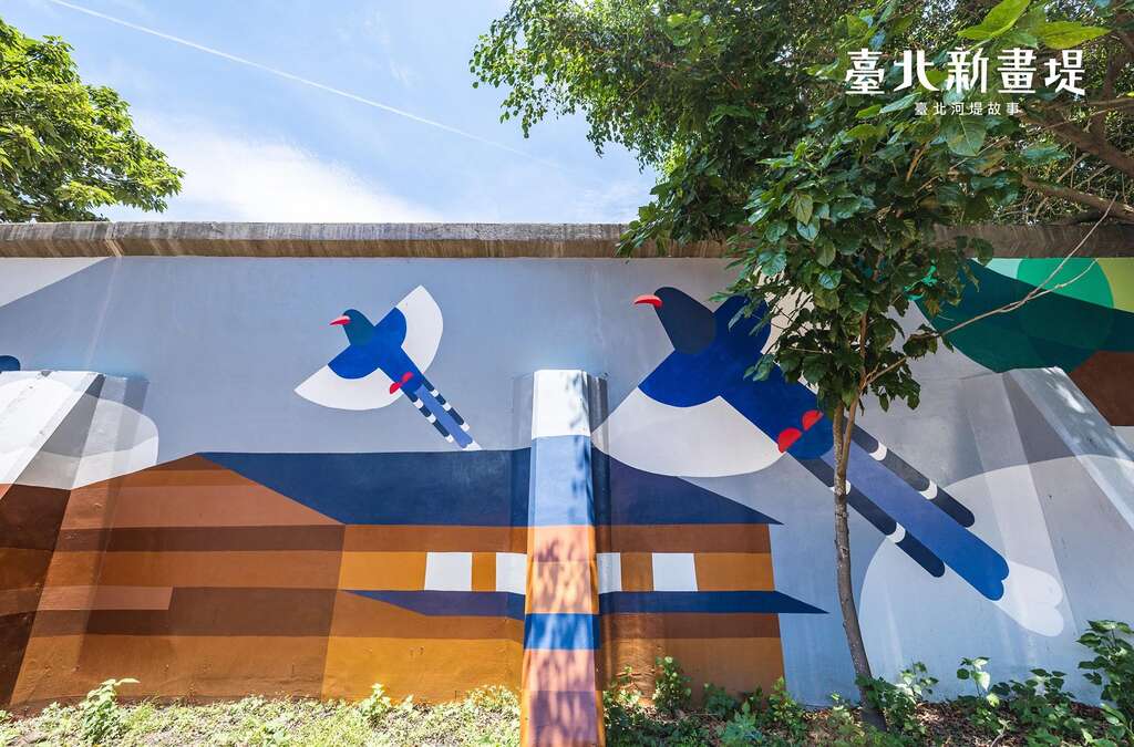 堤壁彩繪《松山故事》今(110)年新完成，以繪本風格呈現