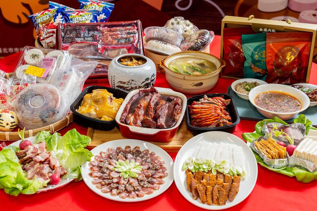 Nanmen Market Offers Great Bargains for CNY Dinner, Holiday Souvenirs