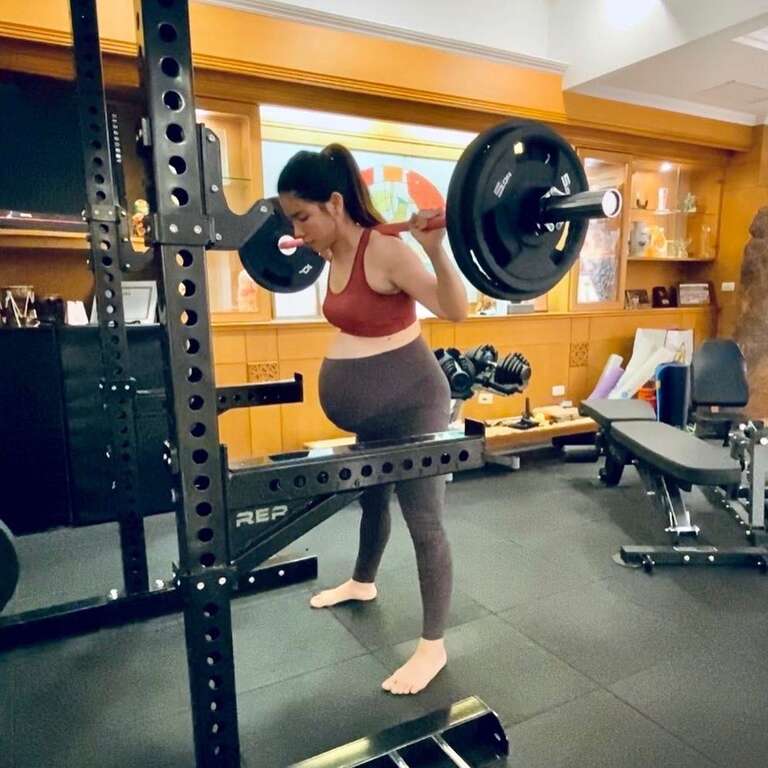 适度的肌力训练,能为孕妈妈储备体力并带来好心情。(图/乌恩慈)